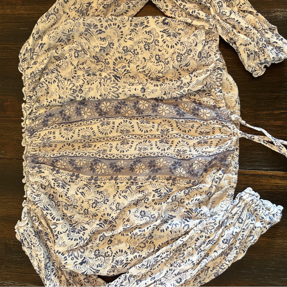 Hollister Cream and Blue Floral Blouse